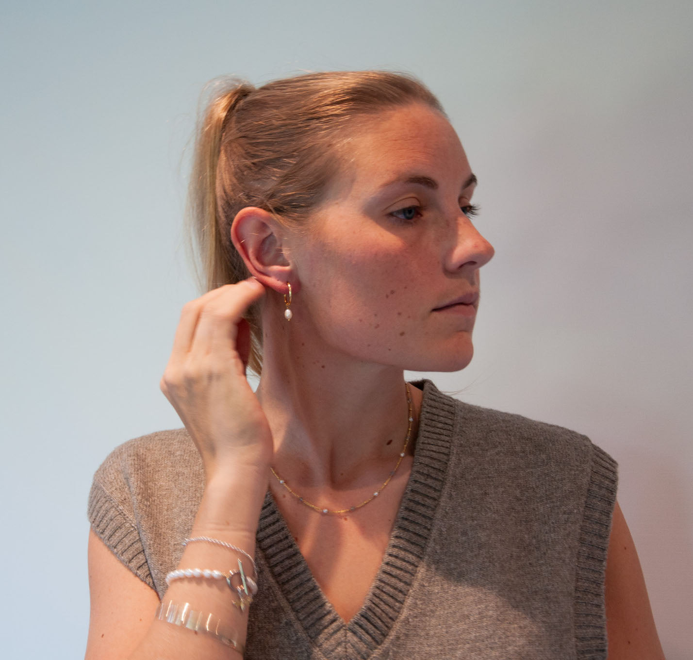 Simple Stud Hoops w/ Pearl - 162