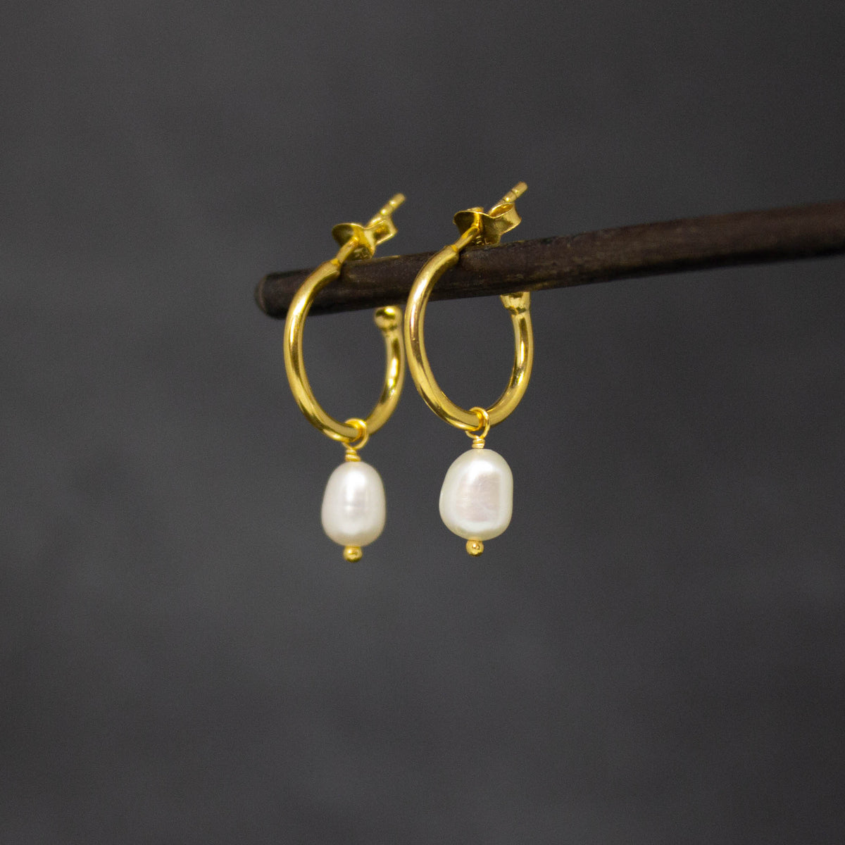 Simple Stud Hoops w/ Pearl - 162